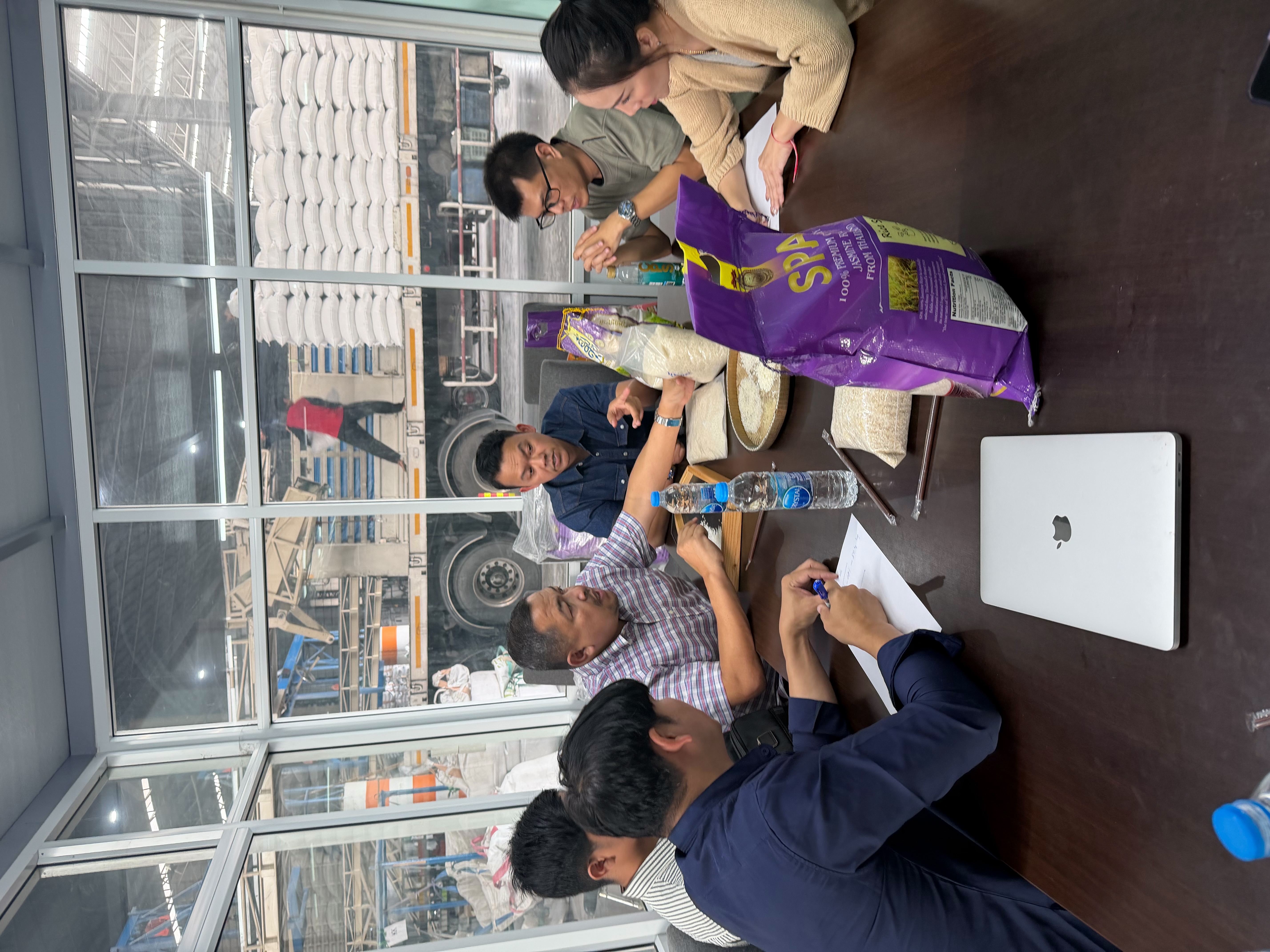 บรรยากาศห้องประชุม